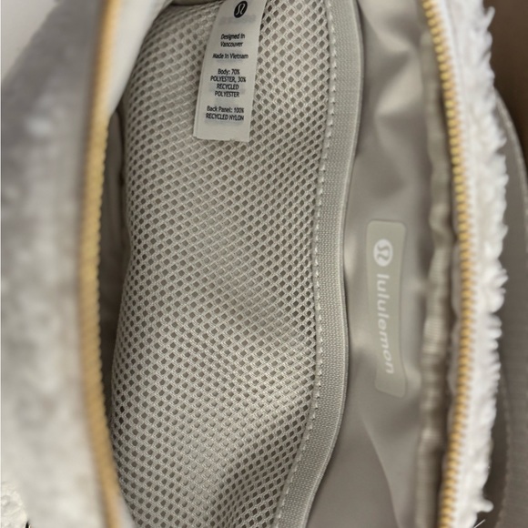 lululemon athletica Cream Sherpa Crossbody Bag - Picture 4 of 4